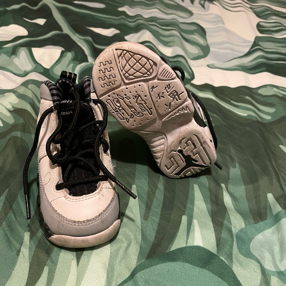 Jordan retro 9 size 6c